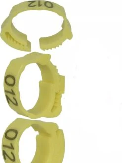 Pluimveeringen – Verstelbaar – 20 Mm – Genummerd – 50 Stuks – Kippenringen – Vogelringen – GEEL